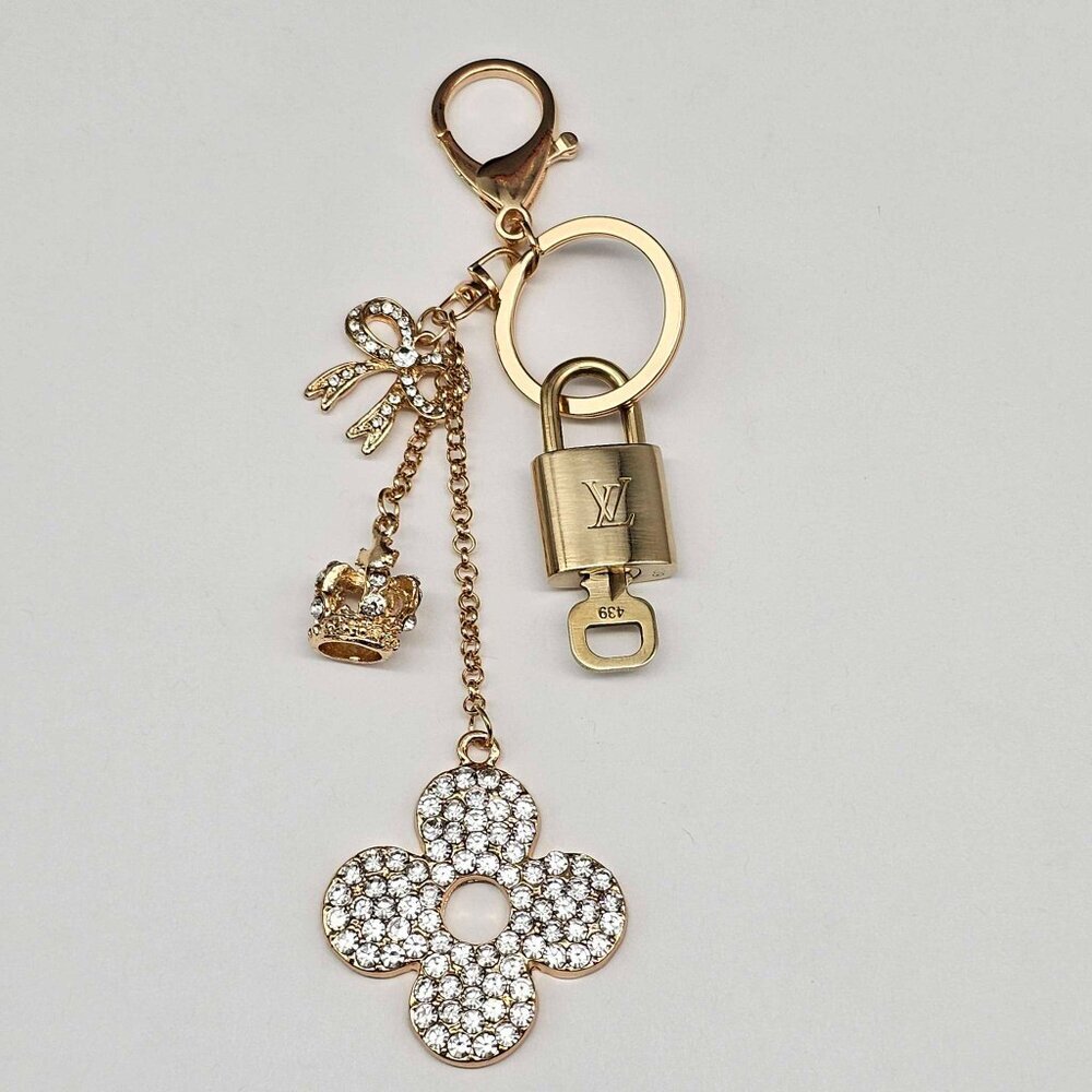 Louis Vuitton Gold Padlock 🔒 Key Set Authentic LV w/ Unbranded Flower Keychain - Picture 5 of 10